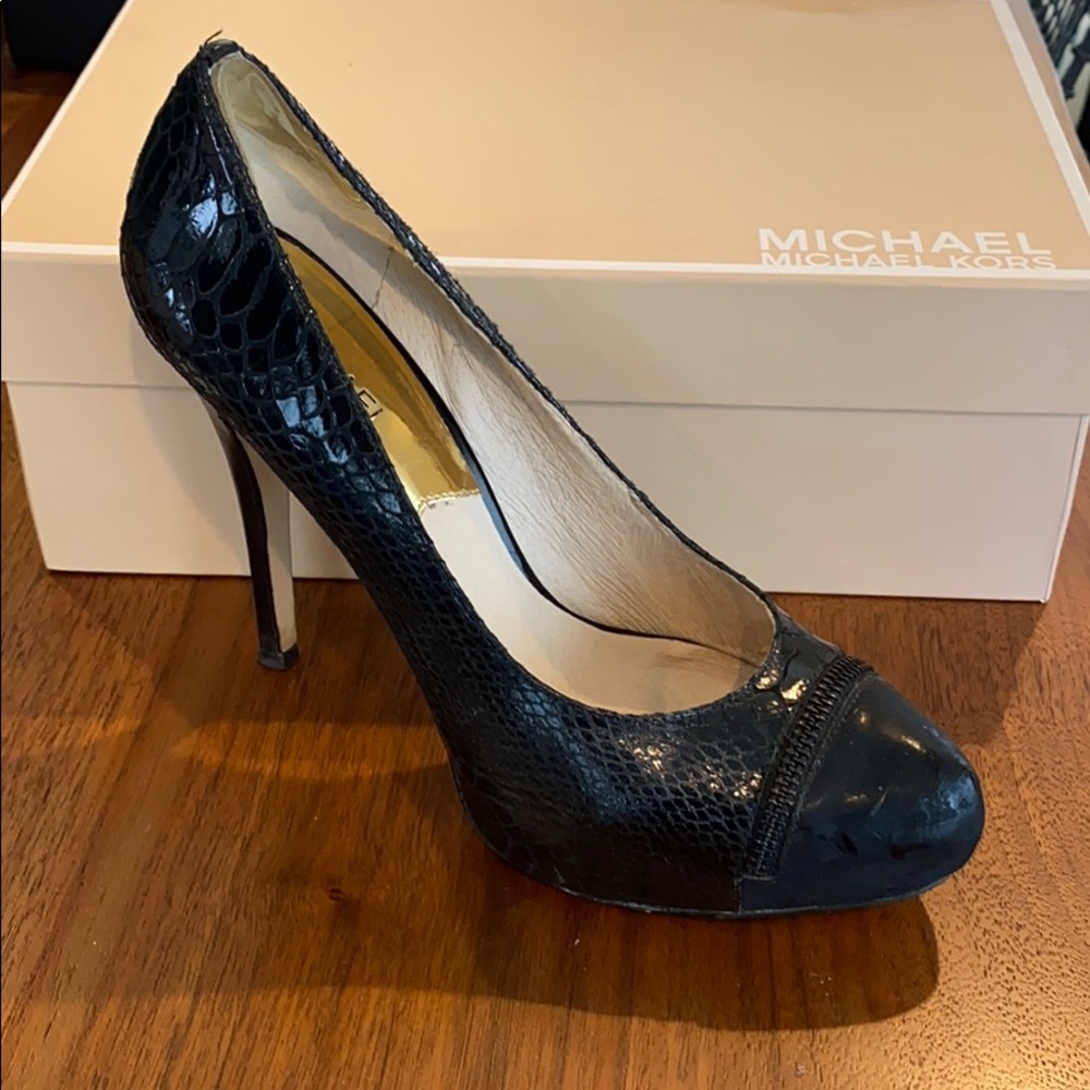 MICHAEL KORS platform pumps in black snakeskin 🐍